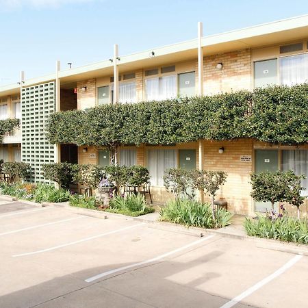 Mid City Motor Inn Queanbeyan Bagian luar foto