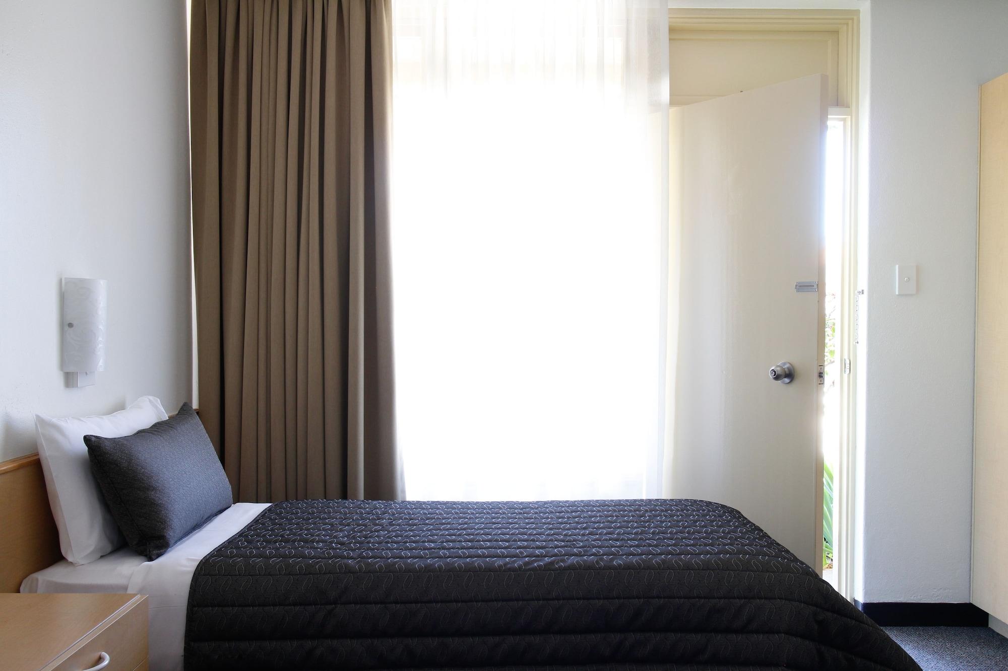 Mid City Motor Inn Queanbeyan Bagian luar foto