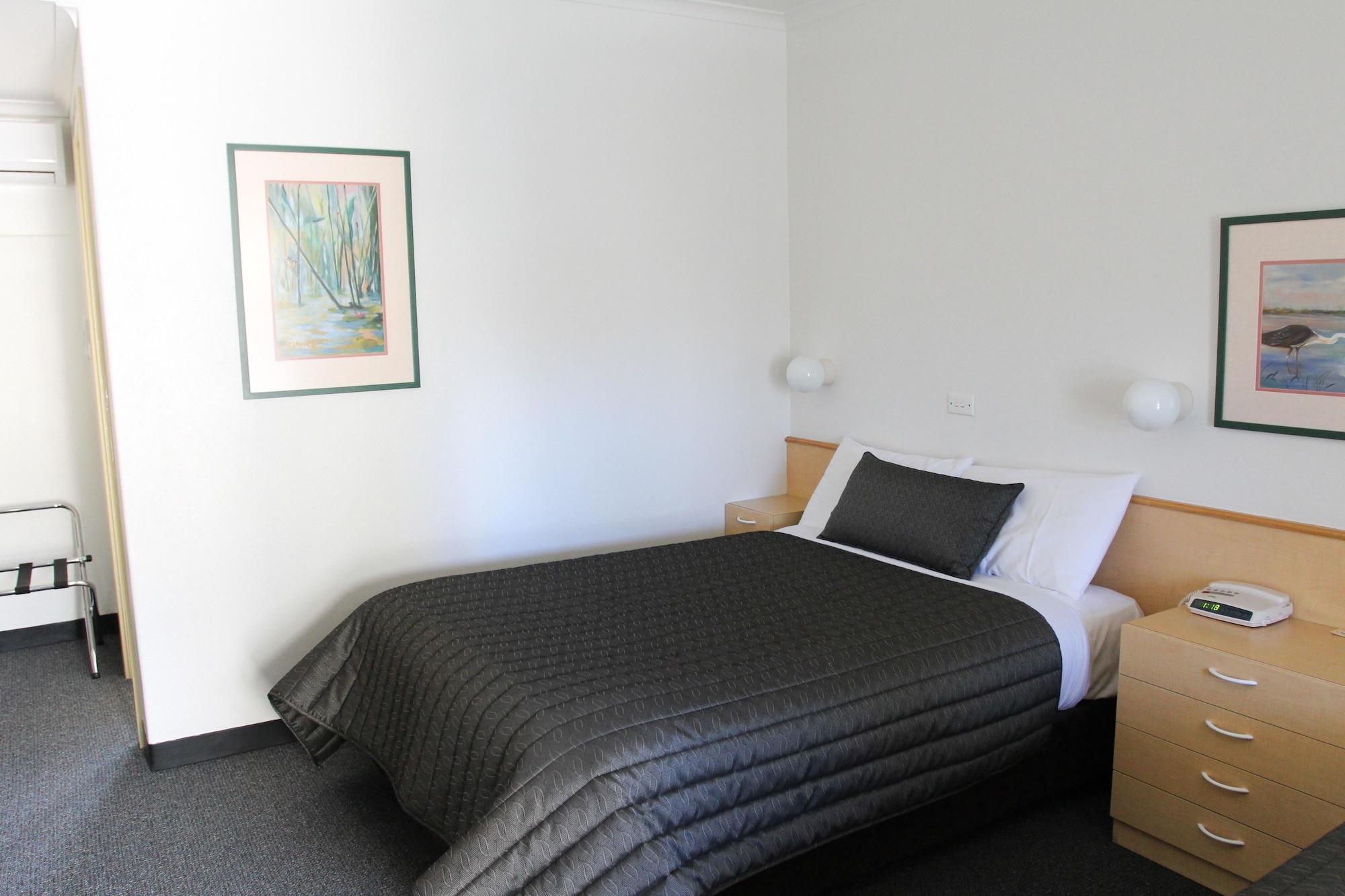 Mid City Motor Inn Queanbeyan Bagian luar foto