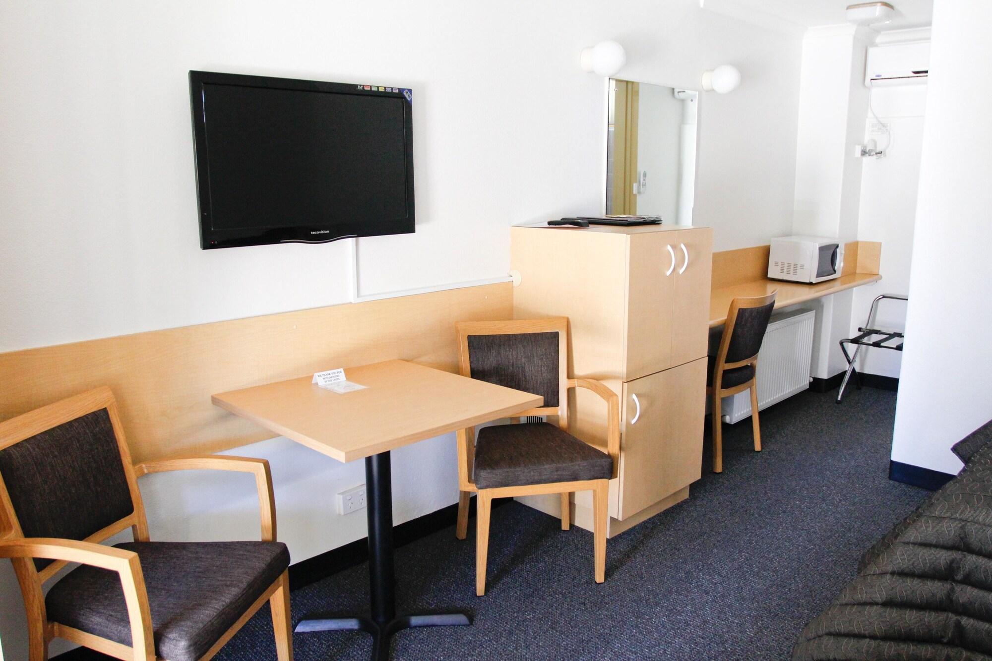 Mid City Motor Inn Queanbeyan Bagian luar foto