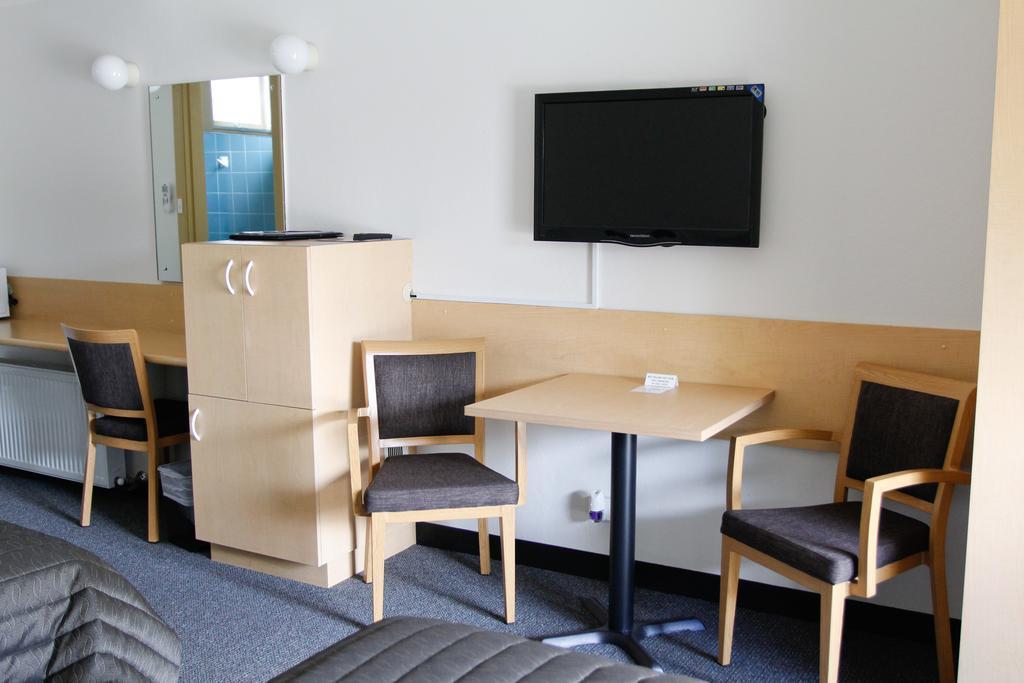 Mid City Motor Inn Queanbeyan Bagian luar foto