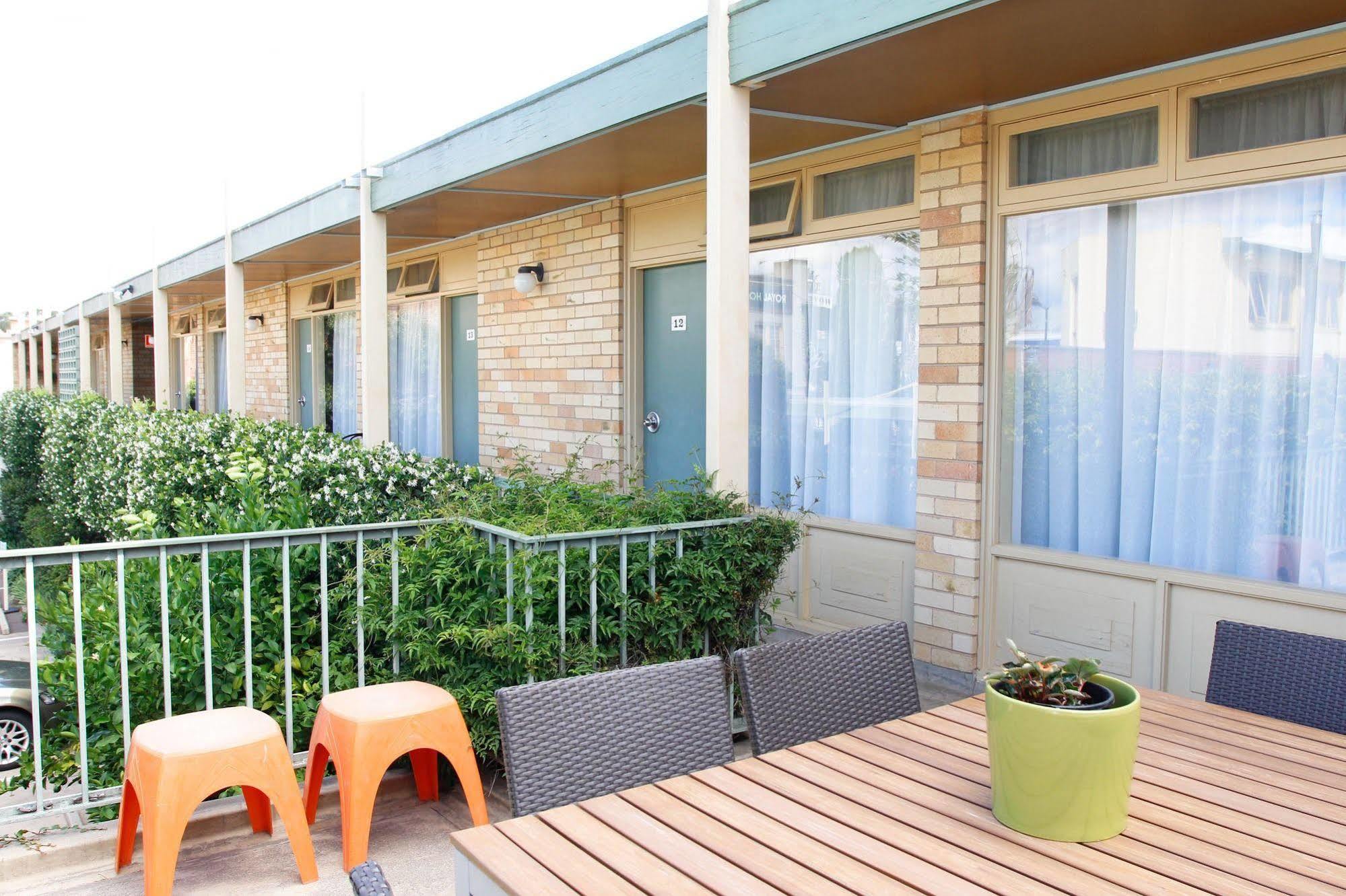 Mid City Motor Inn Queanbeyan Bagian luar foto